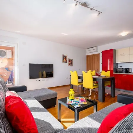 Laura House With * Umag