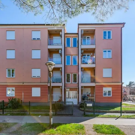 Apartment Laura House With *
