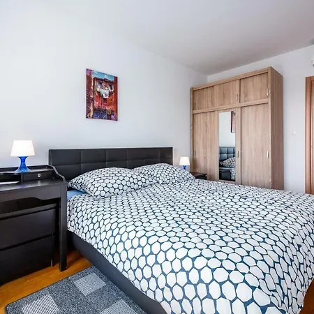 Laura House With Apartment Umag